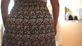 Britská Zralá Žena Nabízí Peníze Za Čichání Kalhotek A Honění