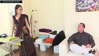 Velká Prdel Vdaná Žena Dostane Své Sárí A Kundičku Prcána Za Peníze