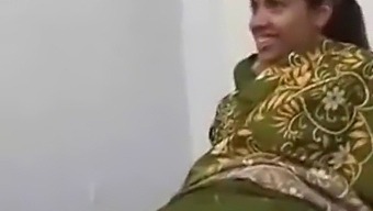 Desi Tenåring Nyter Trekant Med Søt Partner