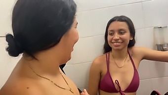 Tiga Orang Buatan Sendiri Dengan Dua Gadis Dan Adik Tiri Mereka